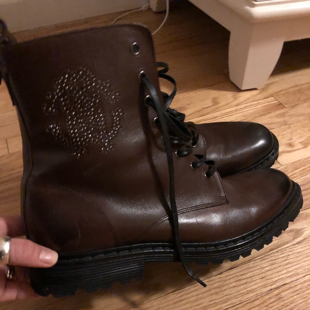 Men boots size 9 new